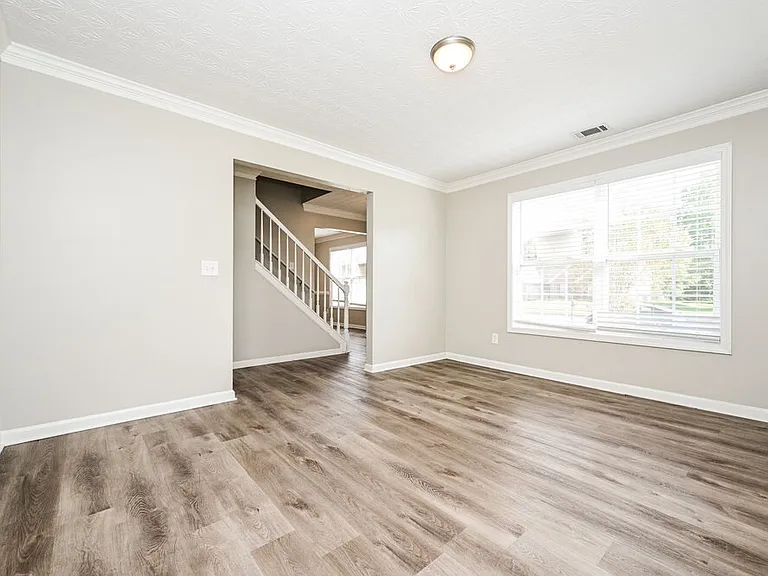 145 Trelawney Ln — Photo 8