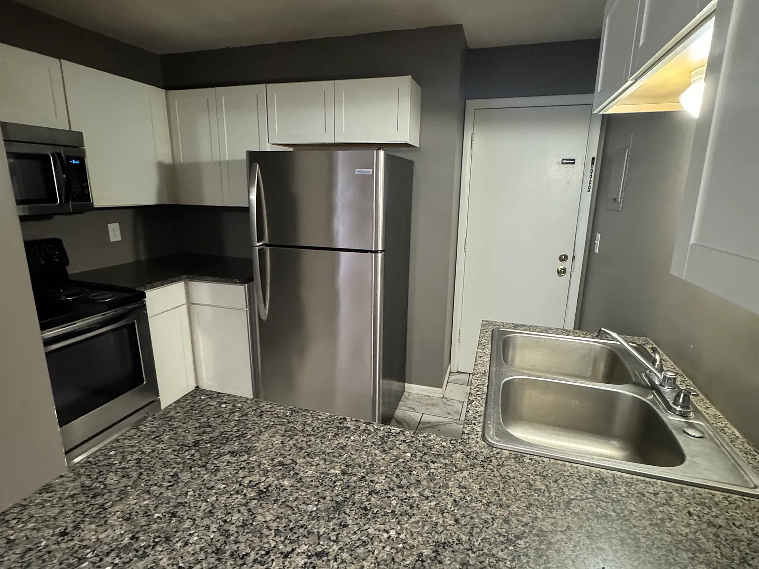 2 bed, 550 sqft, $1,100 — Photo 2
