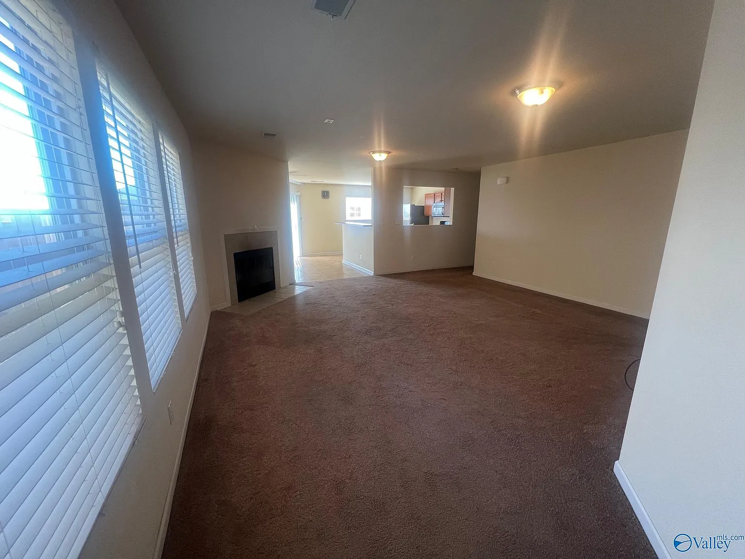 3 bed, 2.0 bath, 1731 sqft, $1,975 — Photo 2