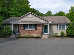 27 W Farms Rd APT B, Northampton, MA 01062