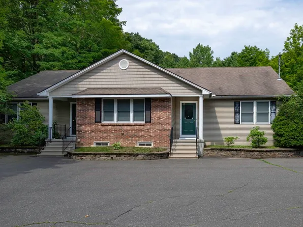 27 W Farms Rd APT B, Northampton, MA 01062