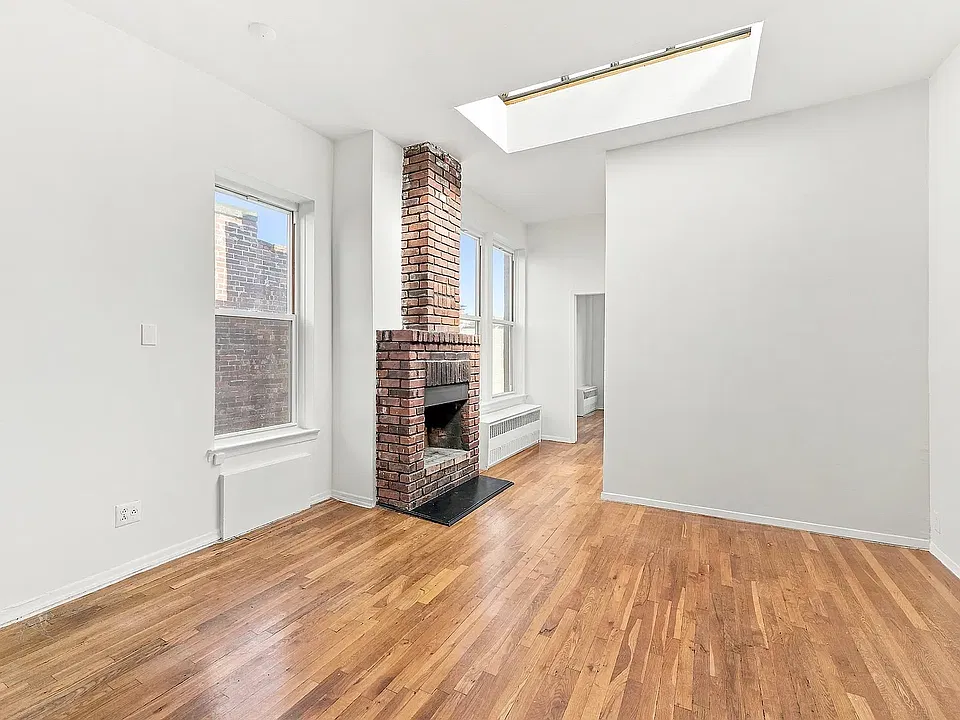 573 2nd St #12