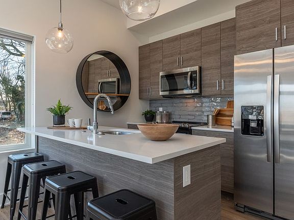3rd image of 5545 Pulaski Ave #405
