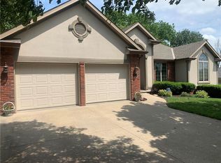 2703 Quail Dr, Saint Joseph, MO 64506