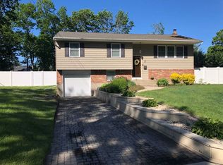 15 Fiore Ct, Saint James, NY 11780