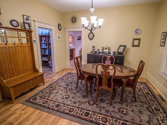 5th image of 817 E Elm St