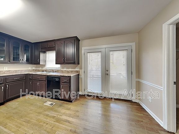 5th image of 716 Lake Point Dr