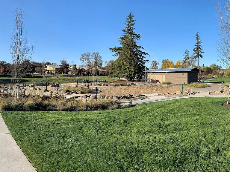 Beautiful Orenco nature park, 2 minutes walk from the house