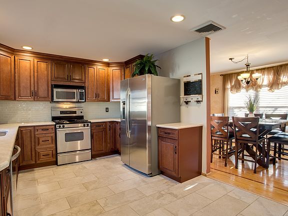 5th image of 83 Meroke Ln