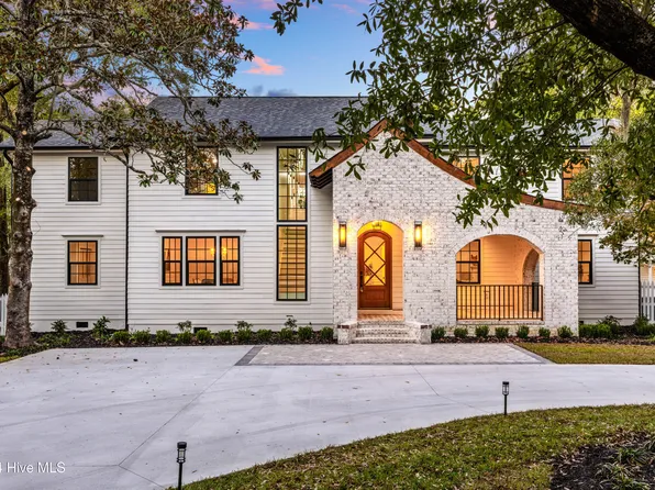 2111 Oleander Drive, Wilmington, NC 28403