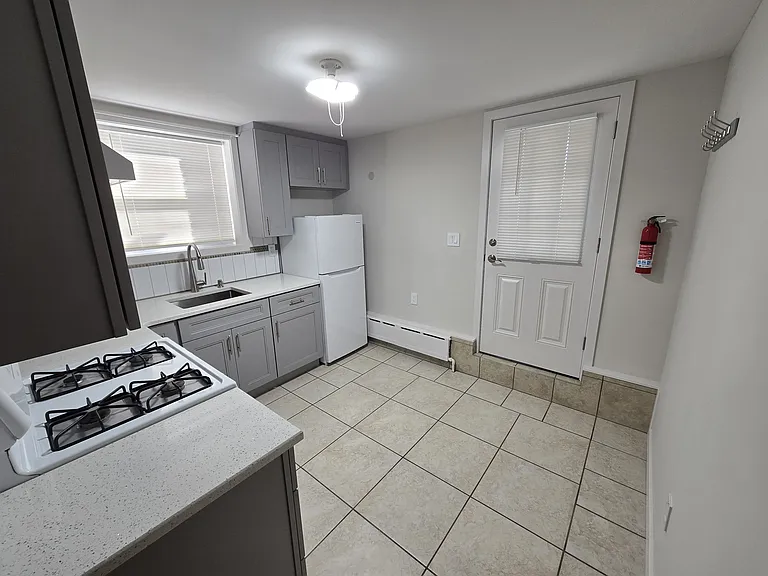 117 Riverview Ave — Photo 2