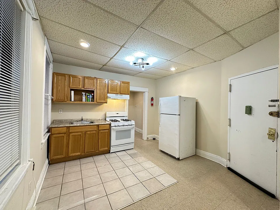 114 Neptune Ave #27E