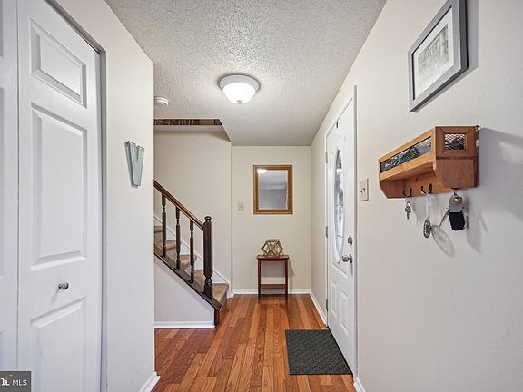 4th image of 207 Katherine Ln