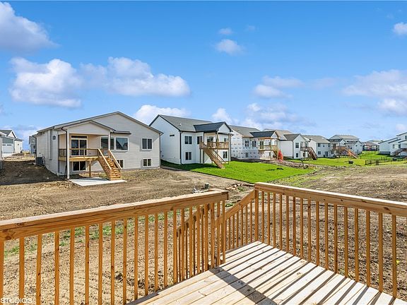 4th image of 723 NE Deerfield Dr