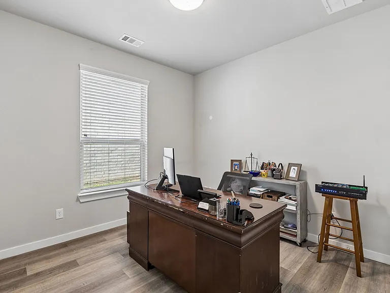 2321 Green River Rd — Photo 17