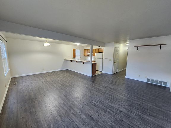3rd image of 682 Quincy St APT A