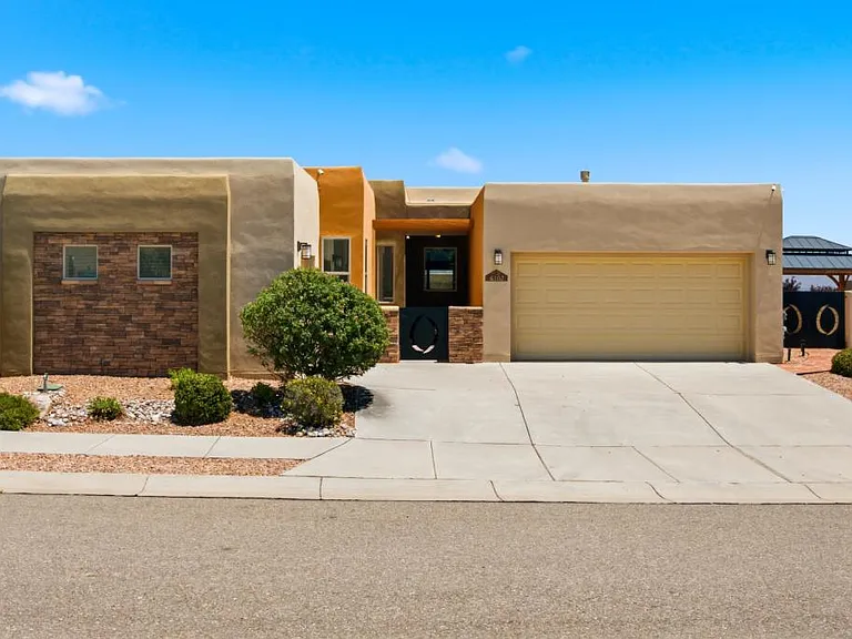 6102 Pecos Trail Dr NE — Photo 2