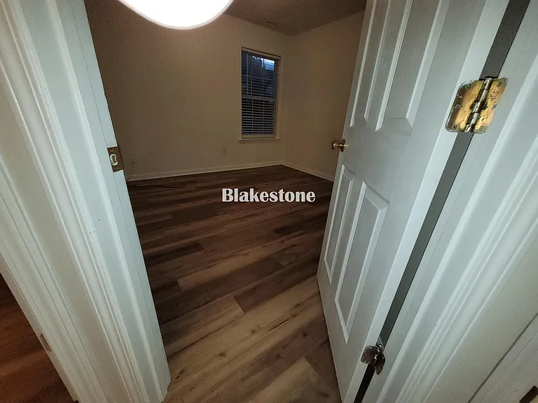 111 Lake Valley Ln — Photo 38