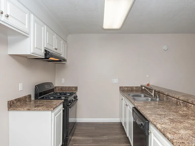 Arbor Court Apartment Homes — Photo 24