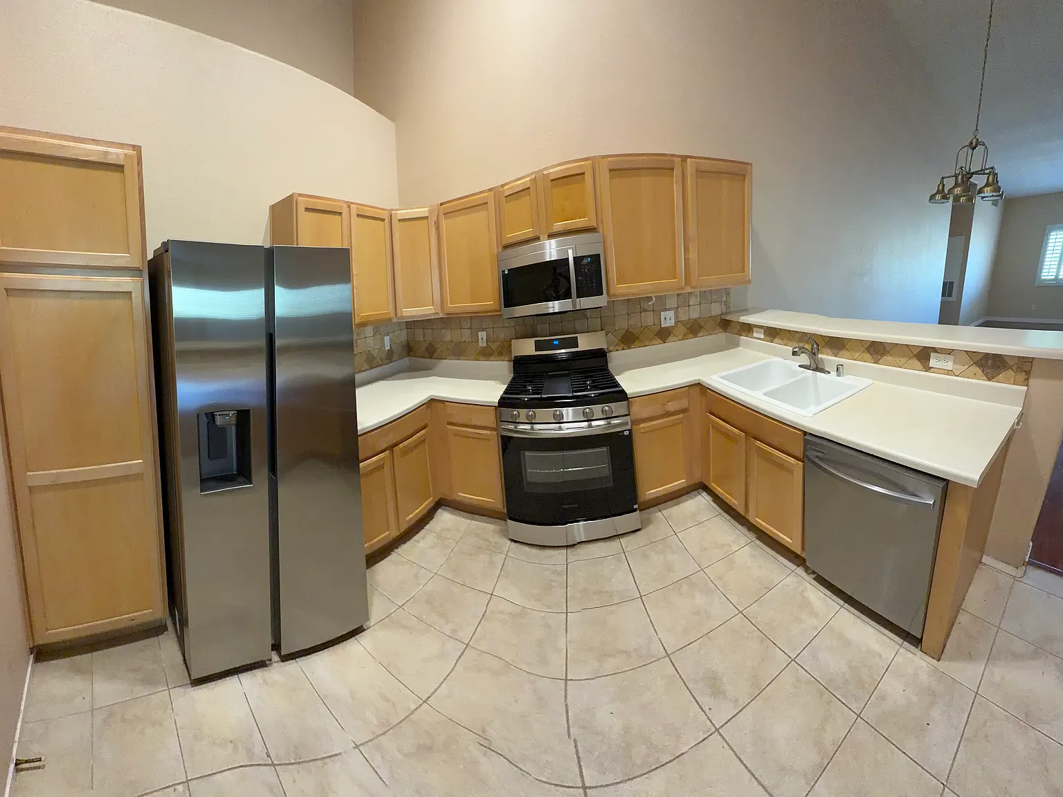 2 bed, 1360 sqft, $1,700 — Photo 3