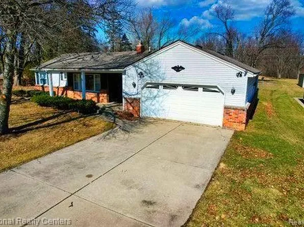 272 Aspinwall Dr, Troy, MI 48098