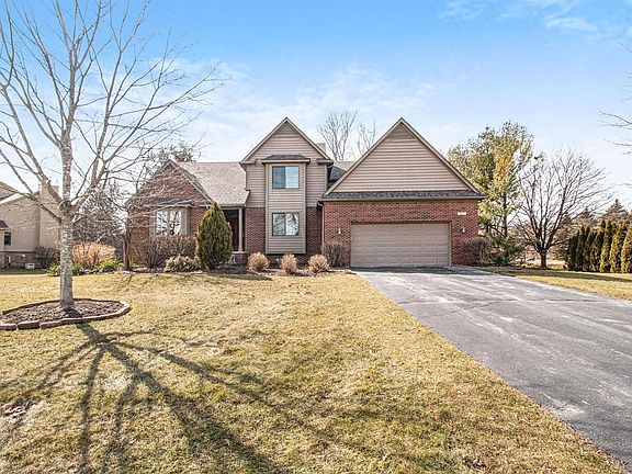 2nd image of 652 Fairway Park Dr