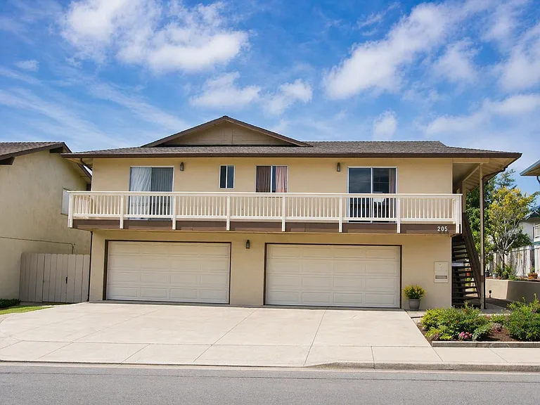 205 Dunecrest Ave #3 — Photo 1