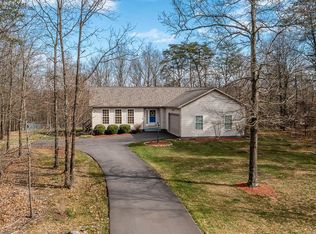 661 Honeycrest Dr, Berkeley Springs, WV 25411