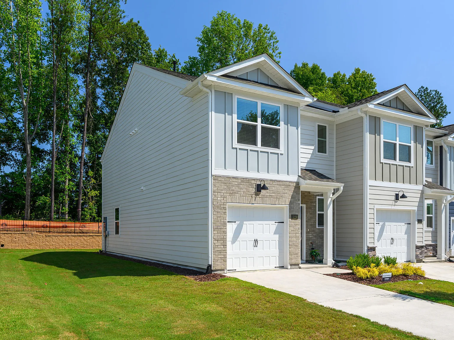 3 bed, 2.5 bath, $1,850 — Photo 2