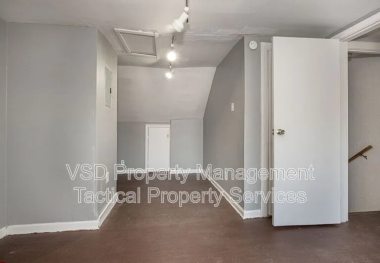 14717 Milverton Rd #UP — Photo 5