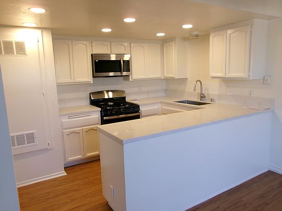 2nd image of 602 Center St APT B3