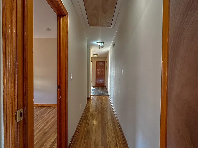 325-327 John St #5 — Photo 5