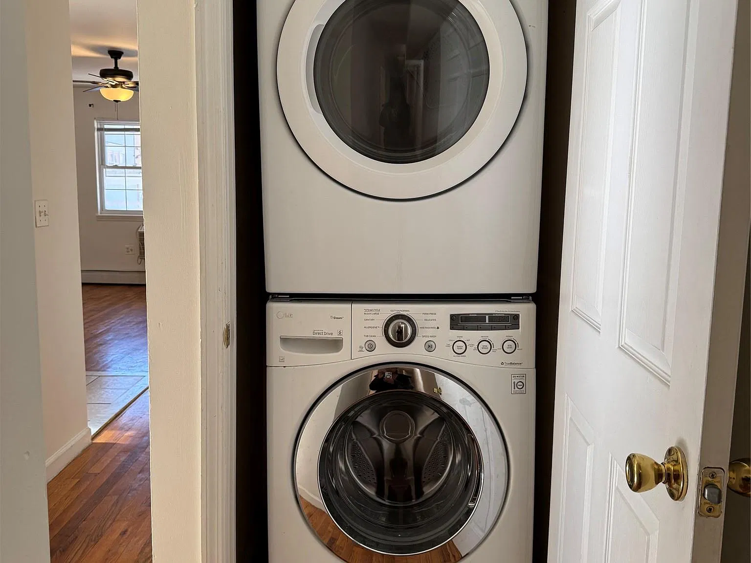3 bed, 2.0 bath, 2192 sqft, $3,300 — Photo 4