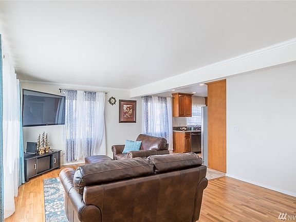 4th image of 605 S 64th St