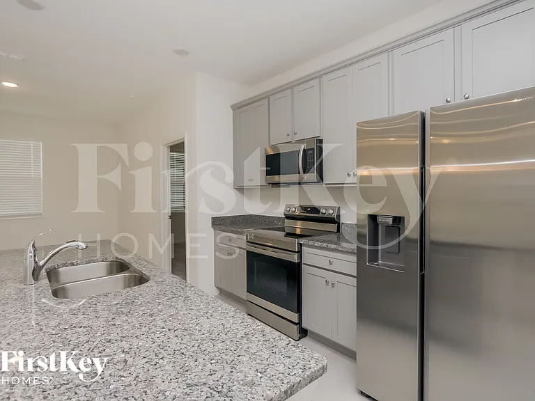 344 Corbel Ln — Photo 3