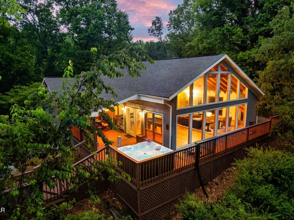 1051 N Ridge Pl, Sevierville, TN 37876