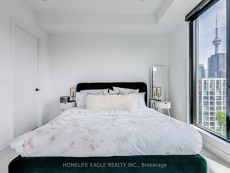 505 Richmond St W #827 — Photo 24
