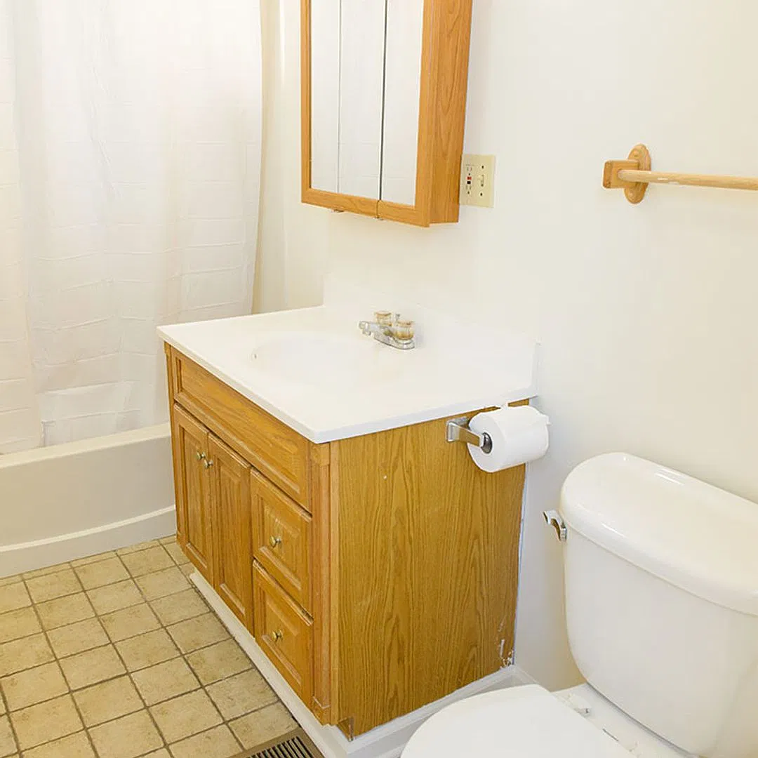 Summit St 2189-2191 MLR — Photo 3
