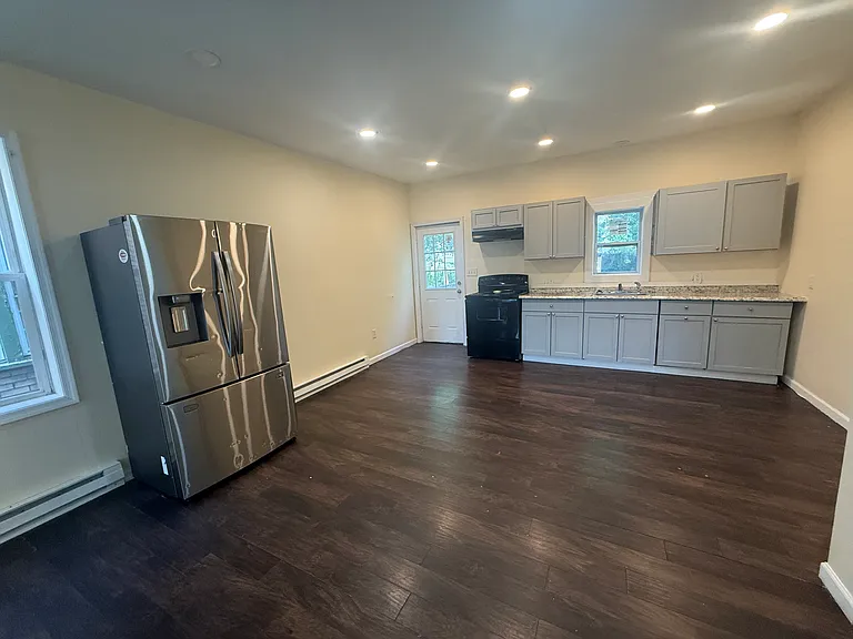 1418-1420 Fordham Ct — Photo 5