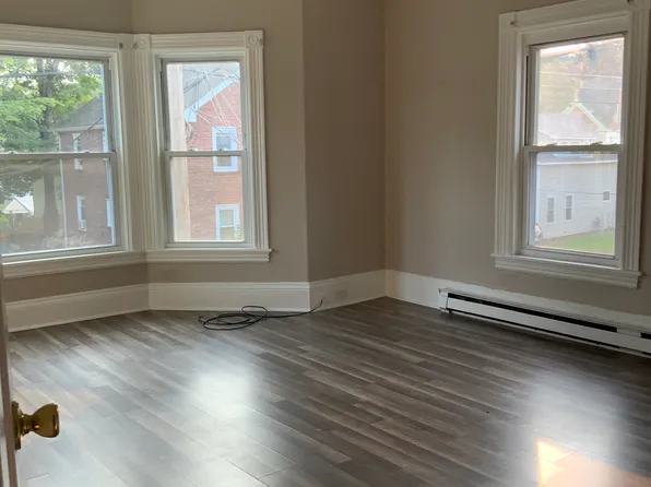 10 Myrtle St APT B, Rochester, NH 03867