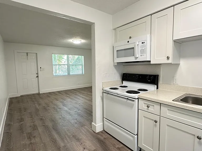 1821 Thomas St #0 — Photo 4