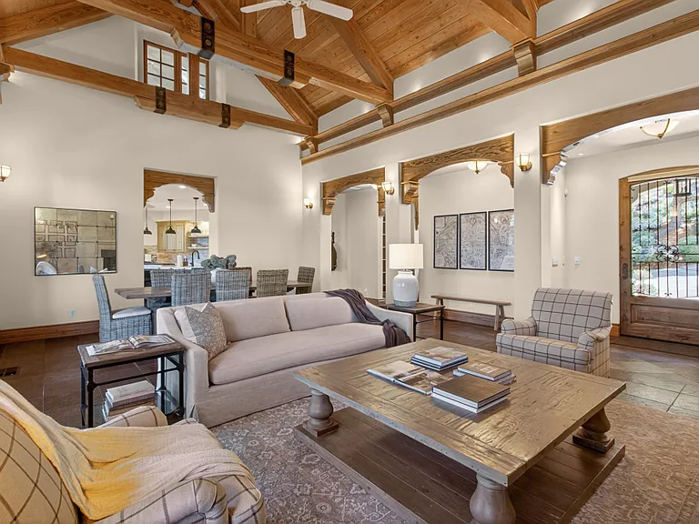 2375 Clubhouse Dr — Photo 14