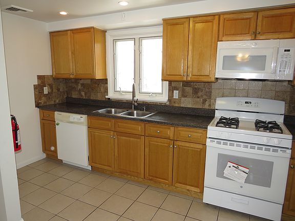 3rd image of 298 Luddington Ave Floor 2