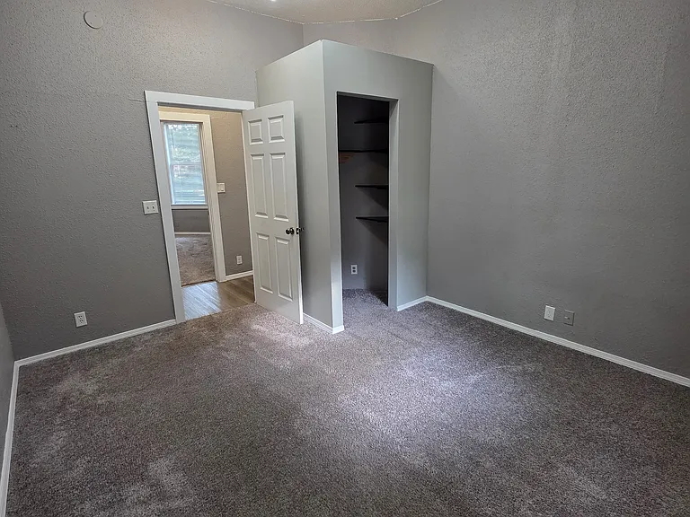 1595 Van Buren Ave #1 — Photo 10