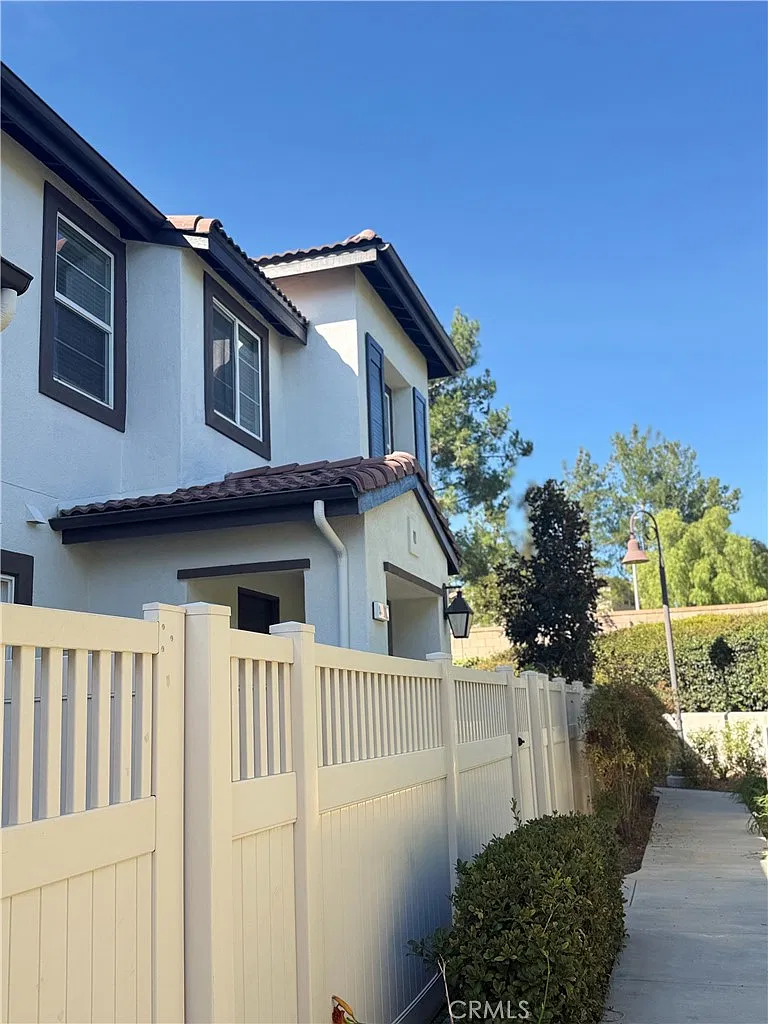 3 bed, 2.5 bath, 1319 sqft, $2,995 — Photo 1