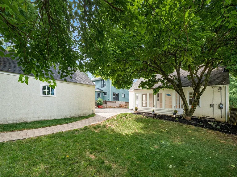 60 Garden Rd — Photo 30