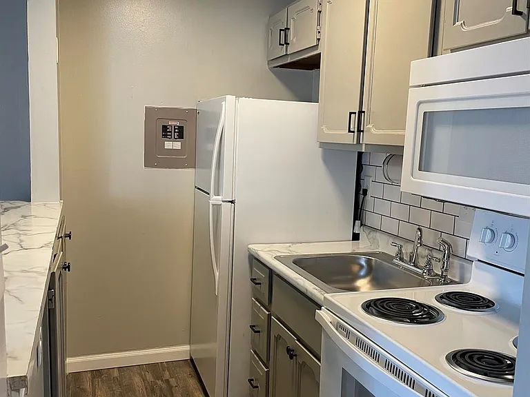 6115-6126 Plymouth Avenue — Photo 1
