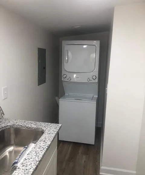 136 Saint Mary Ave NW — Photo 9