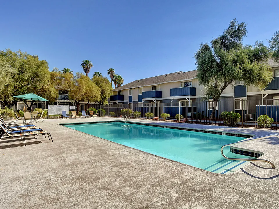 Paradise Square | Apartments For Rent in Las Vegas