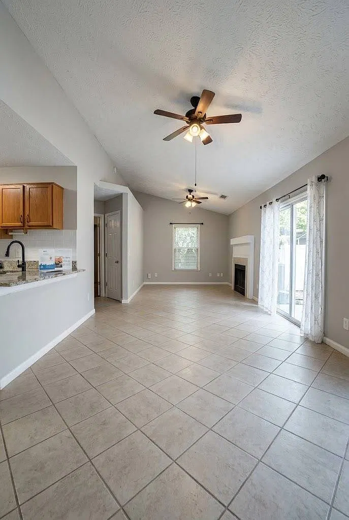 2 bed, 2.0 bath, 871 sqft, $1,795 — Photo 4